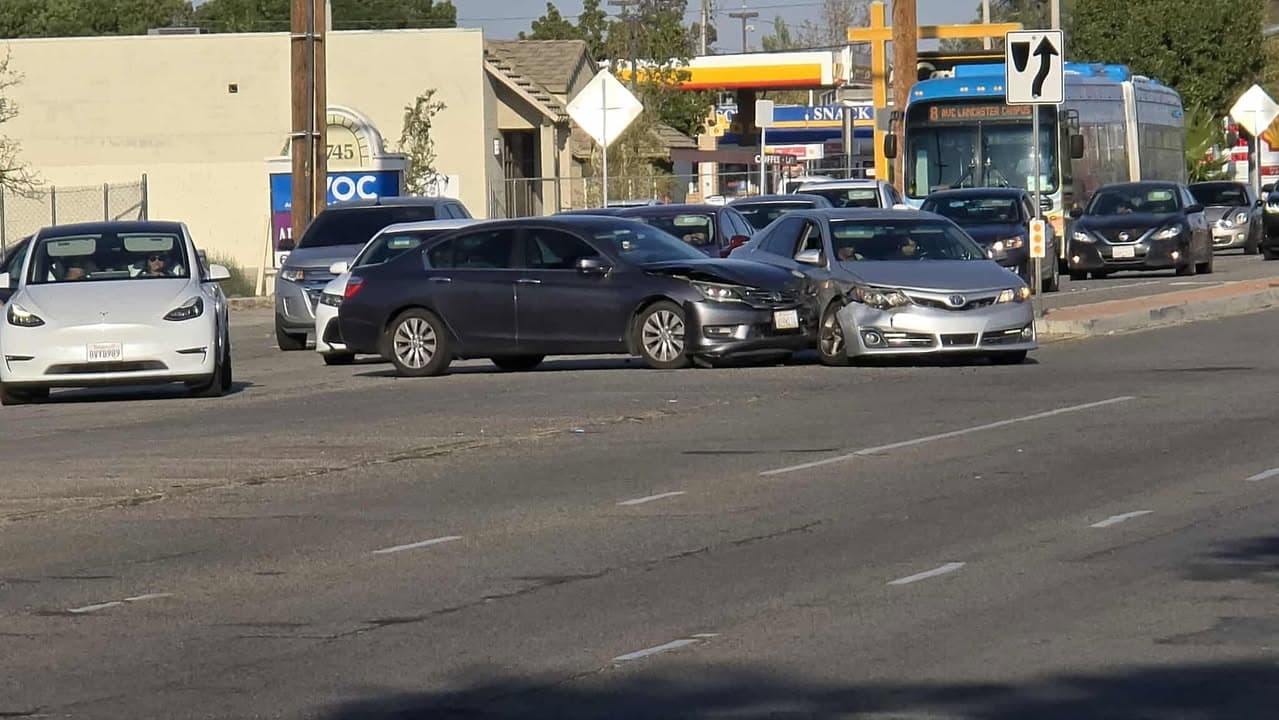 Minor collsion on 20th Street West and Avenue K, blocking lanes