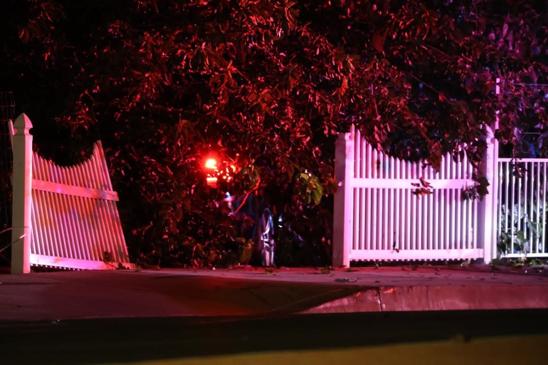 902T/902R....8th Street East and Avenue K....solo vehicle into fence and front yard....sheriff...