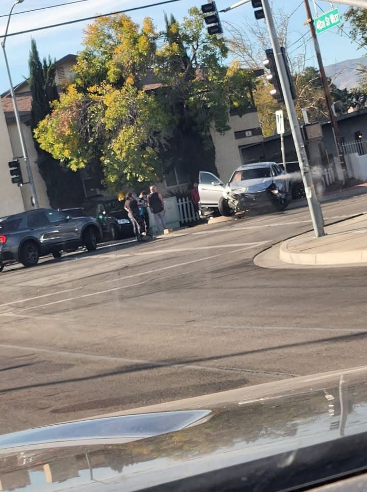 902T/902R.....Avenue L and 40th Street West.....three vehicle collision, gray Honda, vs black...