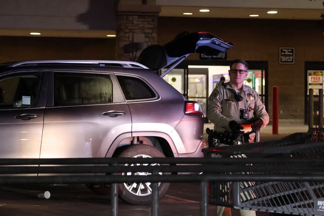 CHP detaining a stolen 2021 Jeep at gunpoint in Winco parking lot....vehicle...