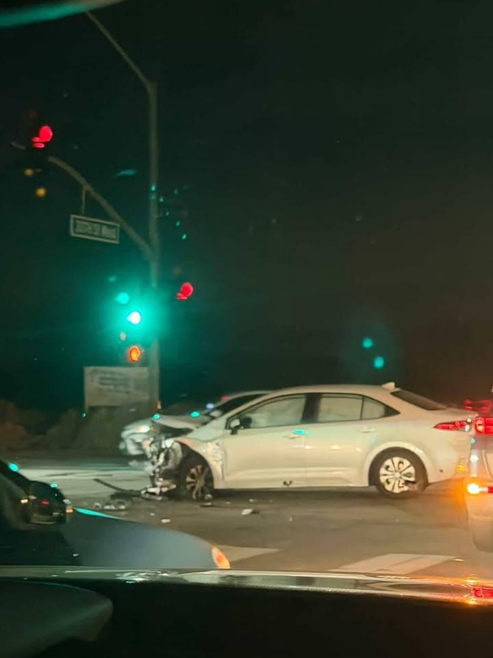 901T/902R/914C....30th Street West and Avenue N....head on collsion, white Acura vs white...
