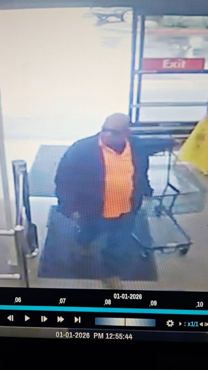 Two seperate shoplifters from Lancaster Smart and Final •Be on the lookout...
