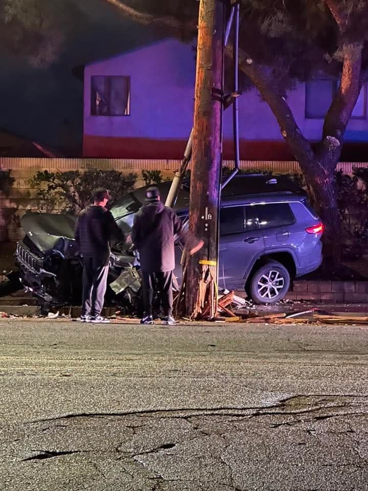 902T/902R....25th Street East and Avenue J....vehicle vs pole....sheriff and FD enroute code...