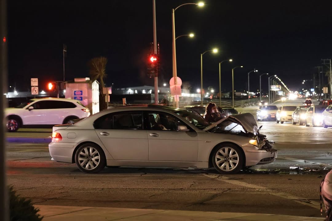 902T/902R....Sierra Highway and Avenue J....two vehicle collision.....sheriff and FD enroute code 3...