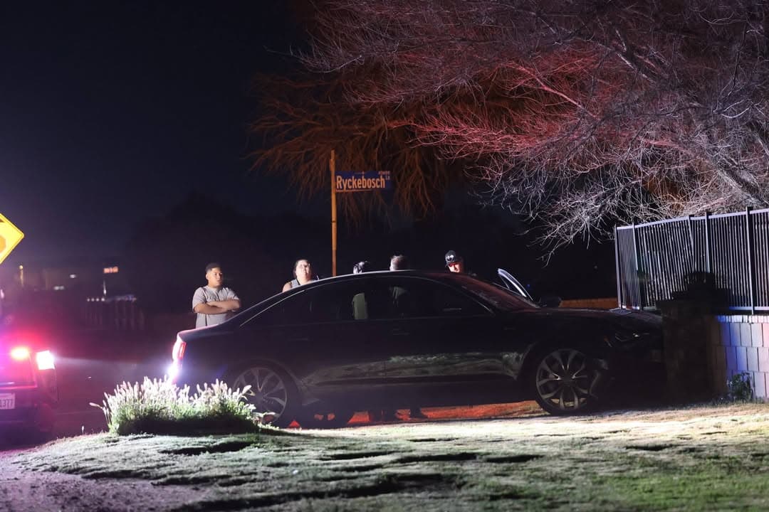 902T/902R....3600 Block of East Avenue K.....vehicle vs wall, driver possibly DUI....sheriff enroute...