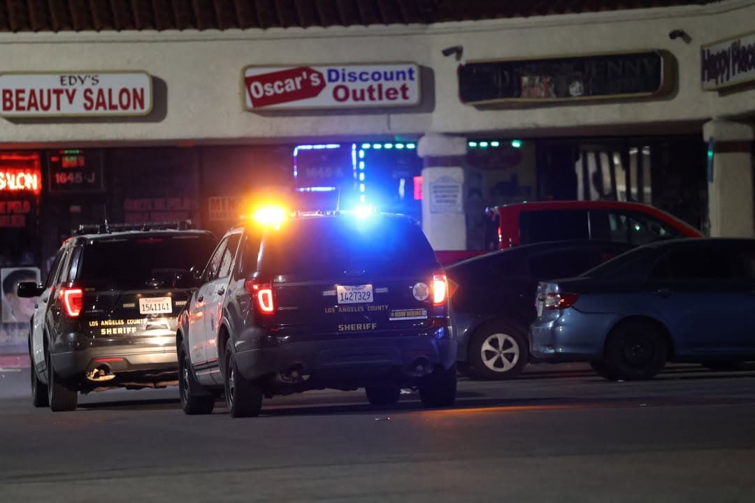 BACK UP REQUEST....1647 East Palmdale Boulevard....Deputy had a possible narcotics suspect walk...