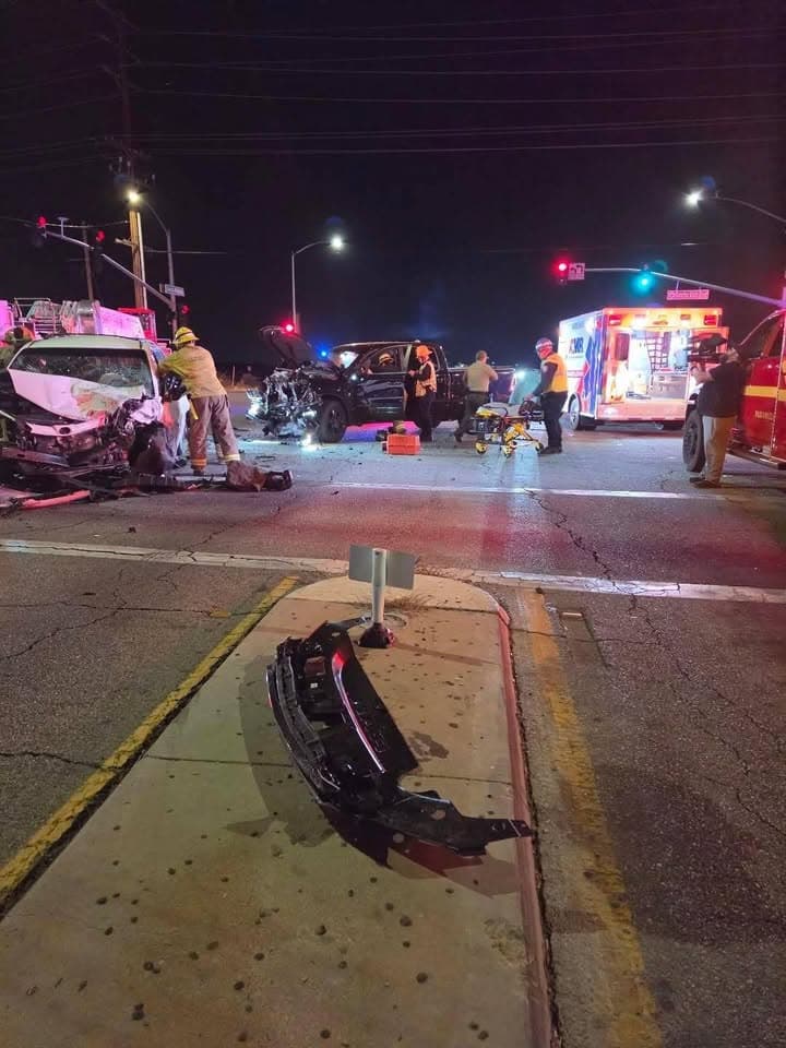 902T/902R....Sierra Highway and Rancho Vista Blvd....two vehicle collsion, possible entrapment....sheriff and FD...
