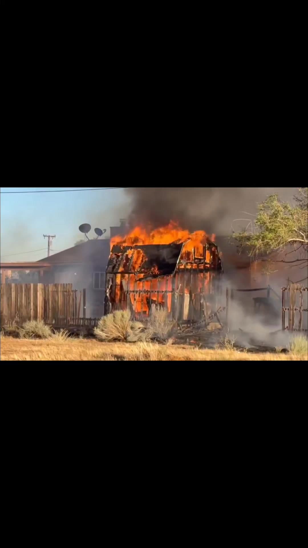 Structure fire on 83rd Street and Dogwood Avenue in California City 📹:...