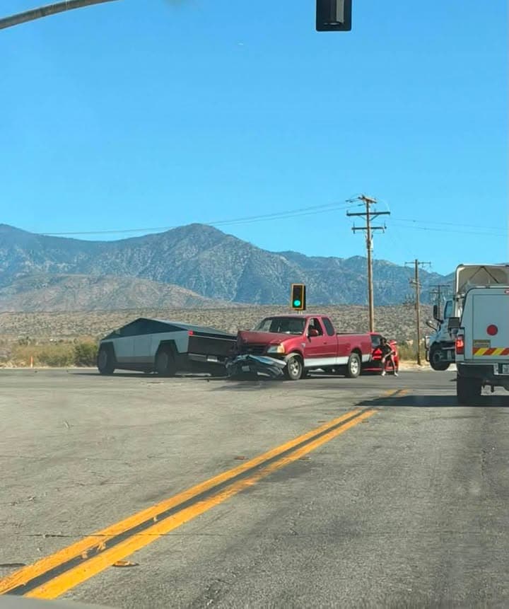 11-79.....Pearblossom Highway and 165th Street East....two vehicle collsion....CHP and FD enroute code...
