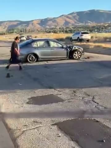 902T/902R....5th Street East between Palmdale Blvd and Avenue Q-12....two vehicle collision....sheriff and...