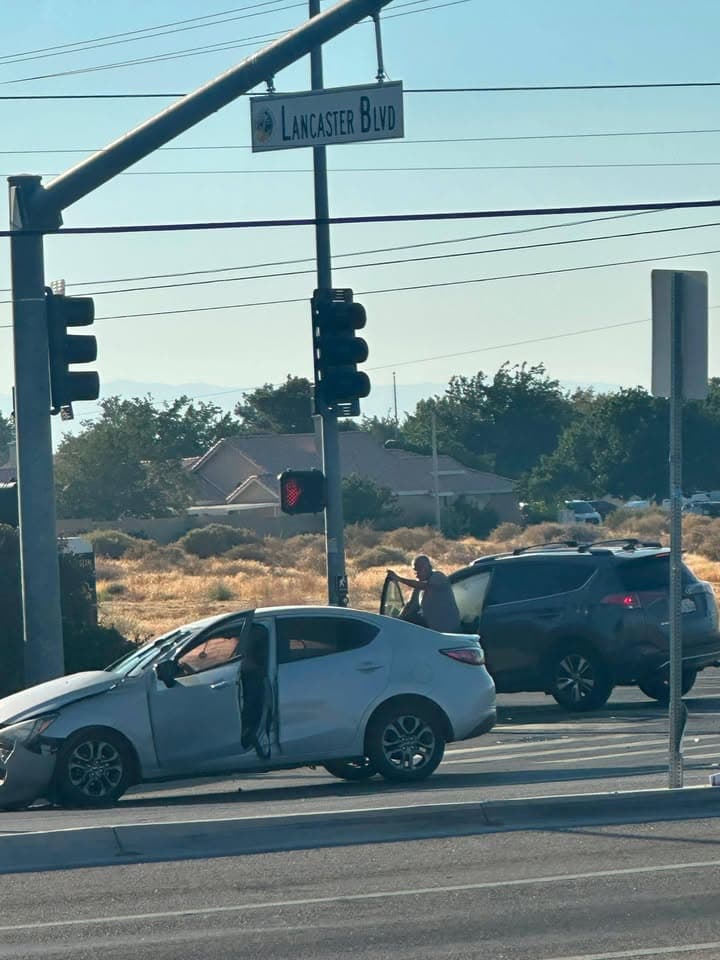 902T/902R....20th Street East and Lancaster Boulevard....two vehicle collision....sheriff and FD enroute code...