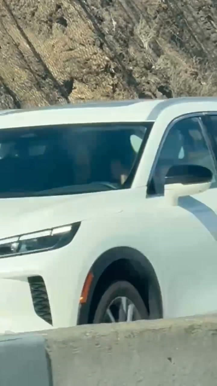 ROLLOVER CRASH WITH MINOR INJURIES ON SOUTHBOUND HIGHWAY 14 NEAR ESCONDIDO CANYON ROAD