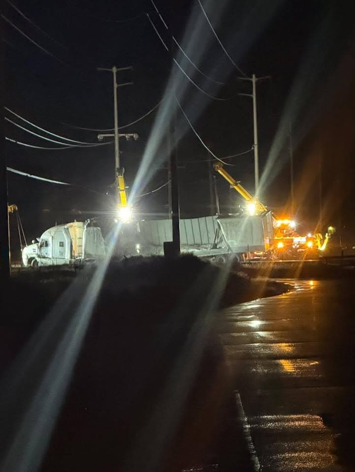 **OVERTURNED SEMI TRUCK ON SR-58 – LANE REMAINS CLOSED**