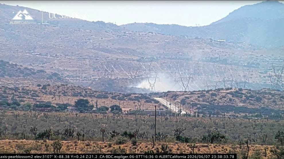 🚨 EMMA FIRE — LITTLEROCK 🚨 LACoFD units are on scene of...