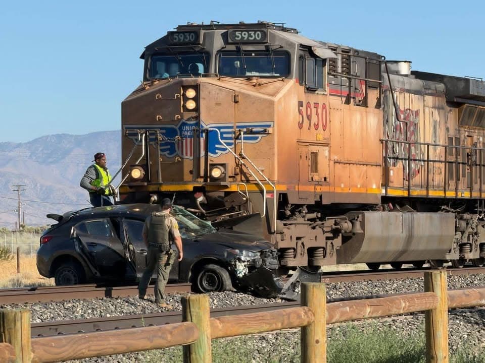 902T/902R....Sierra Highway and Avenue M....vehicle vs train....sheriff and FD enroute code 3...