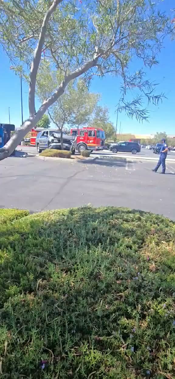 Multi vehicle collision on 47th Street East and Avenue R in El...